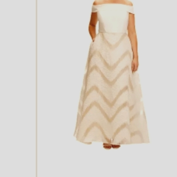 Adriana Pappell ball gown off the shoulder - Picture 4 of 4